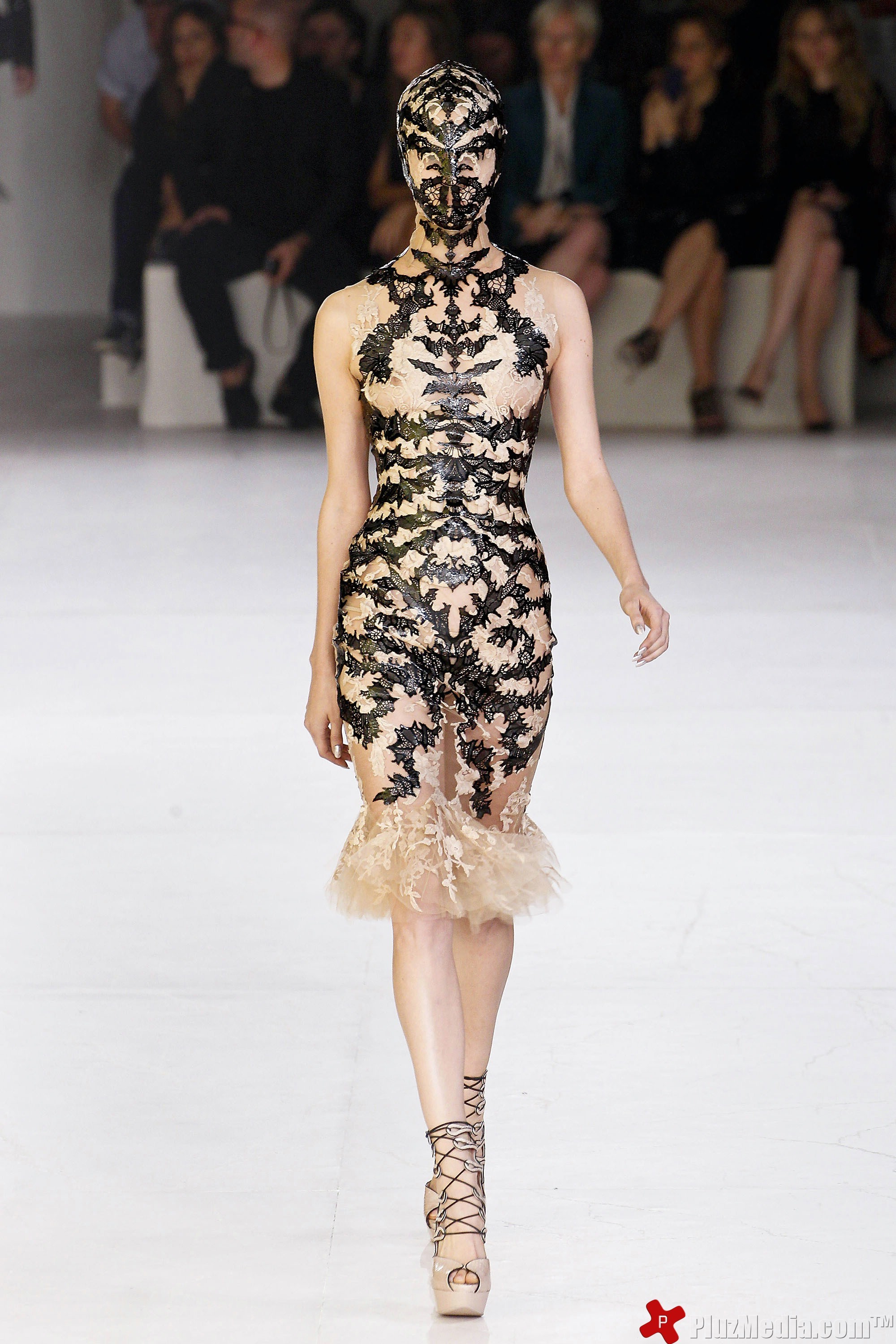 Paris Fashion Week Spring Summer 2012 Ready To Wear - Alexander McQueen - Runway | Picture 95850